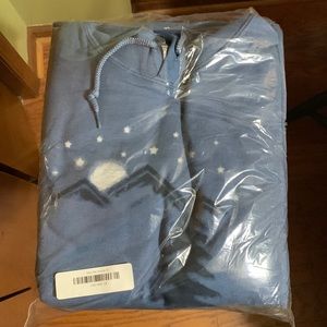GILDAN- 🆕 NIGHT SKY HOODIE (2X)